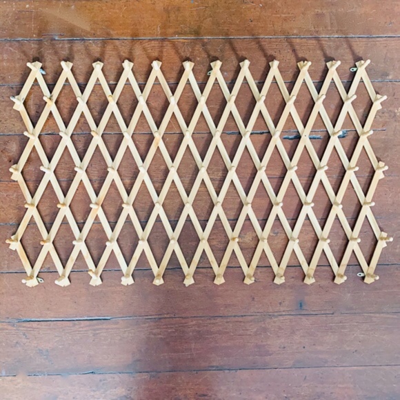 ISO HUGE large XL accordion peg - Picture 2 of 2